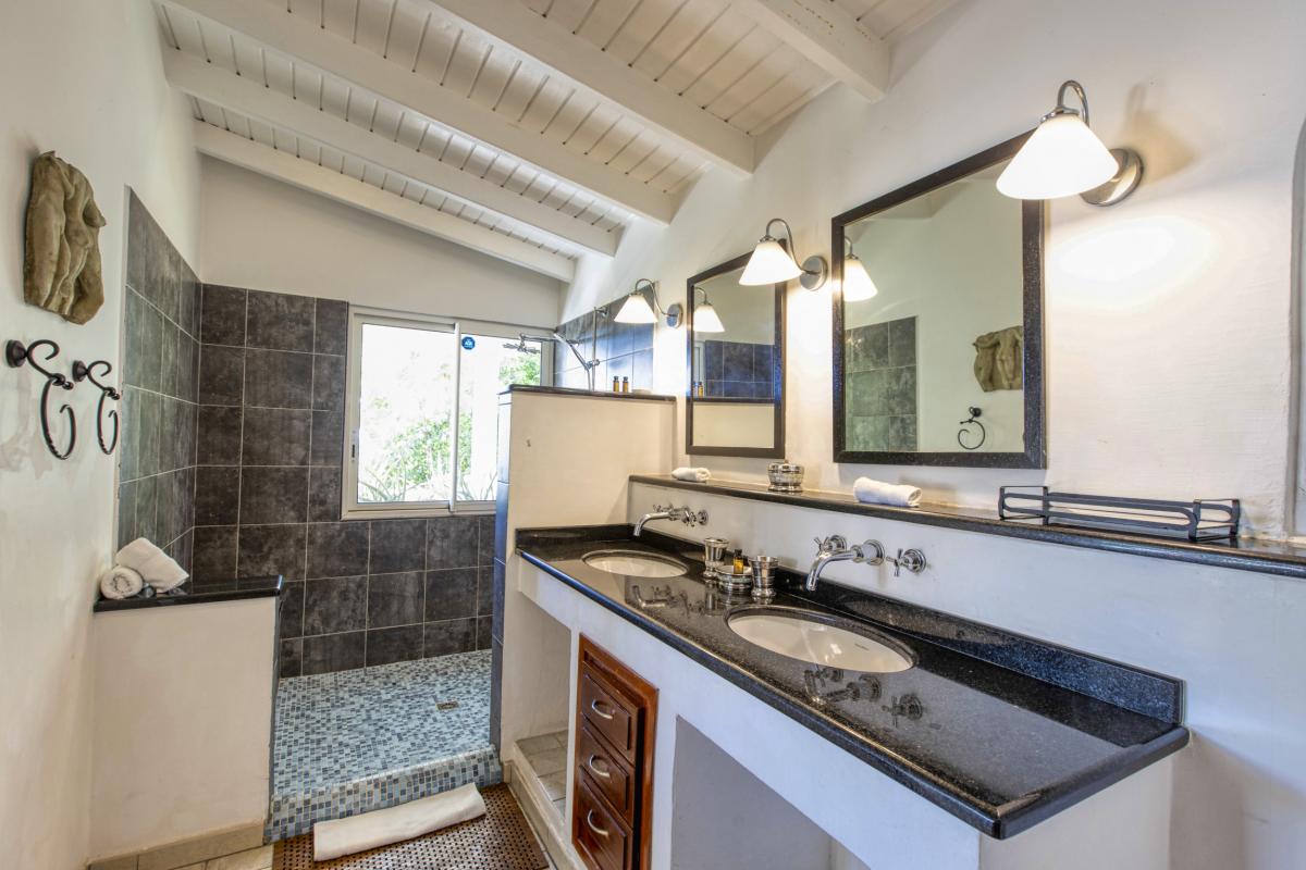 25- Location villa piscine Sea Vous Play Terres Basses Saint Martin_sdb 1
